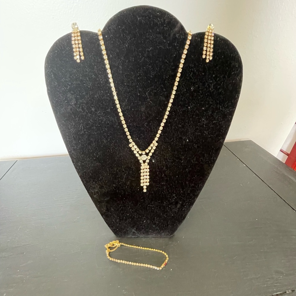 Elegant Gold Jewelry Set